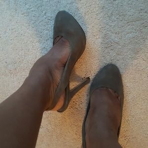 New BCBG slingback gray suede pumps